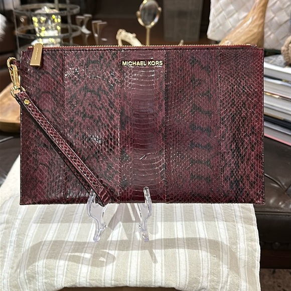 Authentic MICHAEL Michael Kors Genuine Snakeskin Clutch/Wristlet, EUC - Picture 6 of 16